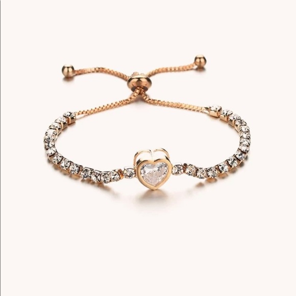 Jewelry - 💎 SOLD NWT Gorgeous rhinestone heart bracelet